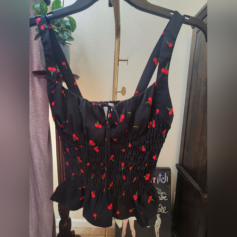 Nwot Topshop cherries crop top, size 2